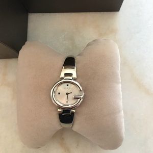 Gucci White Dial Stainless Steel Ladies Watch